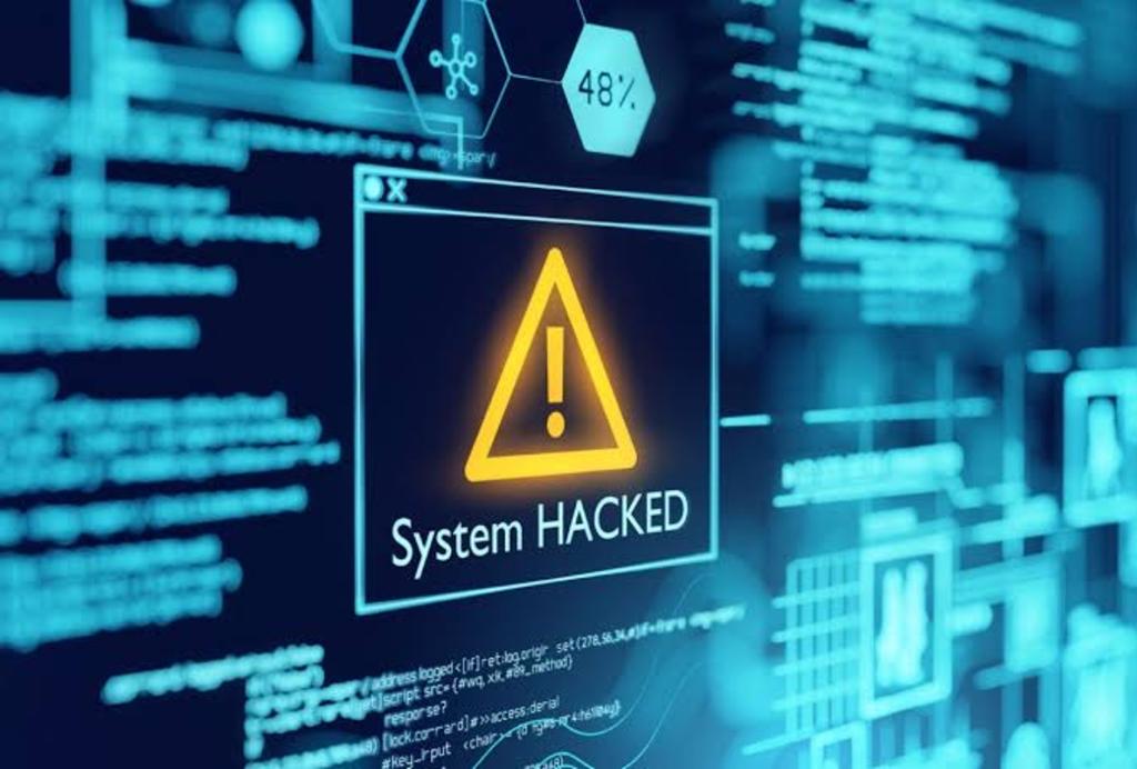  Un ciberataque paralizó las redes de por lo menos 200 compañías estadounidenses el viernes, de acuerdo con un investigador de ciberseguridad cuya compañía estaba respondiendo al incidente. (ARCHIVO)