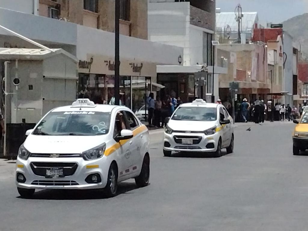 En la actualidad, los taxis que están legalmente constituidos se quejan de la gente que tiene una aplicación y sin pagar ningún impuesto, sin registrarse que es la obligación, pues prácticamente incurren en una competencia desleal con el taxi formal.

