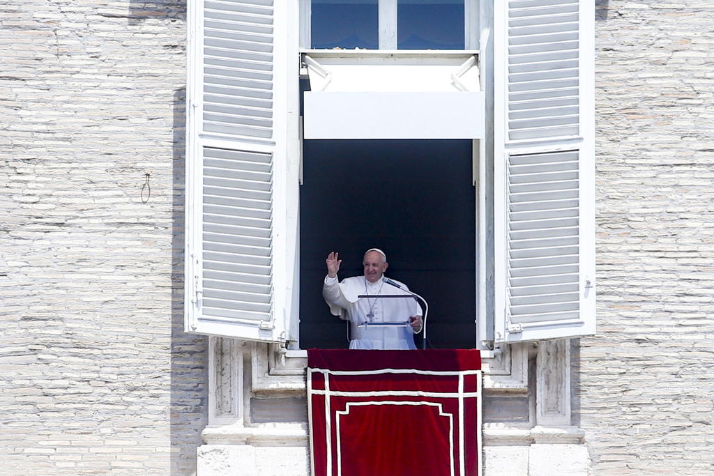 El papa Francisco fue ingresado esta tarde en el hospital Policlínico Gemelli de Roma para ser sometido a una intervención quirúrgica programada para 'una estenosis diverticular sintomática del colon', informó el Vaticano. (ARCHIVO)