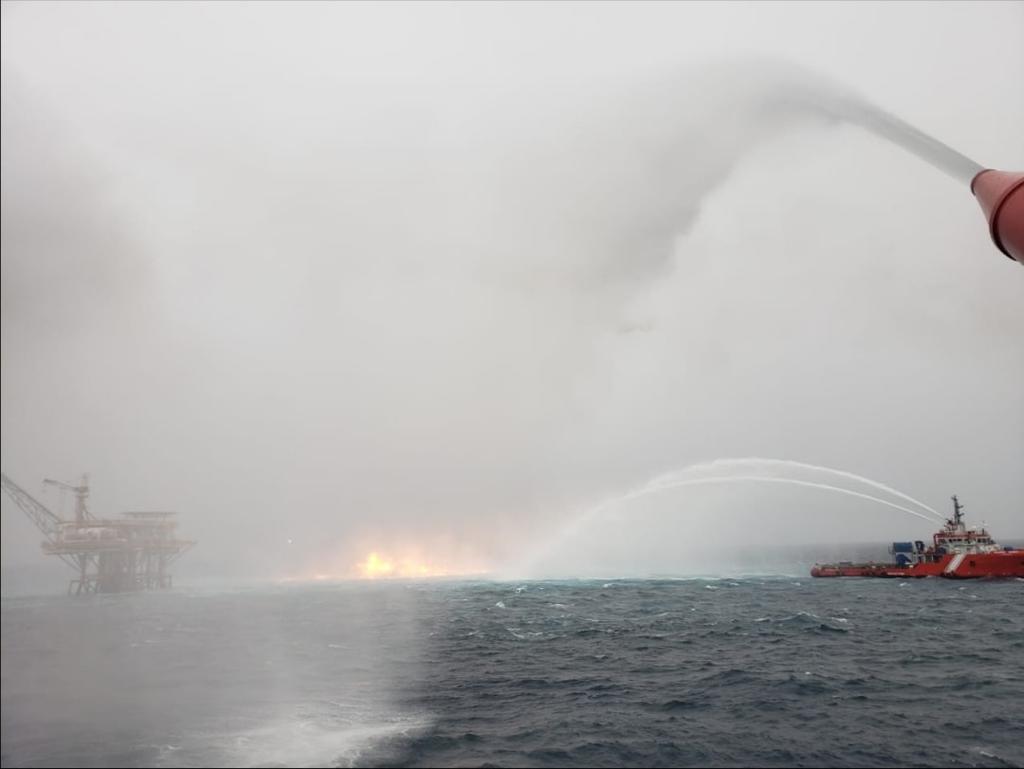  La fuga de gas de un ducto marino que provocó un aparatoso incendio en pleno Golfo de México generó críticas sobre la gestión de la petrolera estatal Pemex y ha escenificado los riesgos de la política energética del Gobierno mexicano. (FACEBOOK)