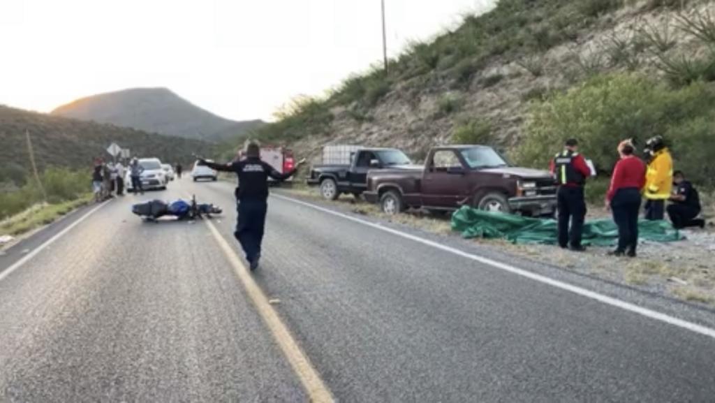 Dos personas que viajaban abordo de una motocicleta perdieron la vida, luego de que los impactara una camioneta tipo Pick Up.
