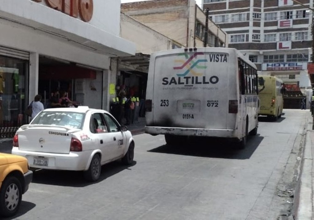 En la actualidad hay cerca de 400 autobuses circulando en Saltillo, sin embargo aún no llegan a cifras de antes de la pandemia. (ISABEL AMPUDIA)