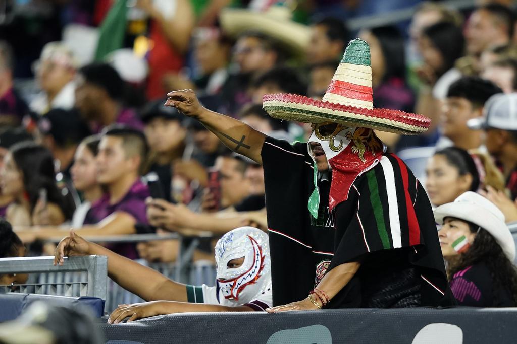 La Federación Mexicana de Futbol pagará la sanción de jugar dos partidos a puerta cerrada, en los siguientes encuentros oficiales que dispute un representativo nacional, independientemente de la categoría que sea. (ESPECIAL)
