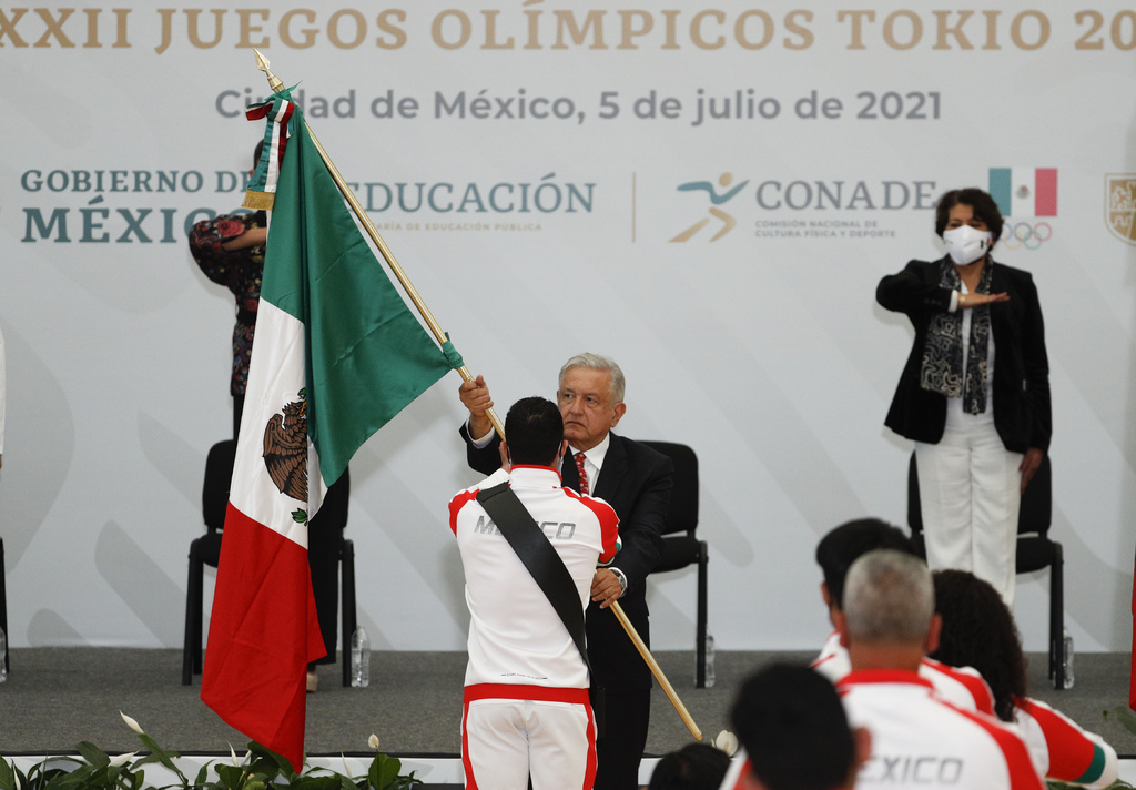 El presidente de México Andrés Manuel López Obrador, durante el abanderamiento de la delegación mexicana que irá a Tokio 2020. (ARCHIVO)