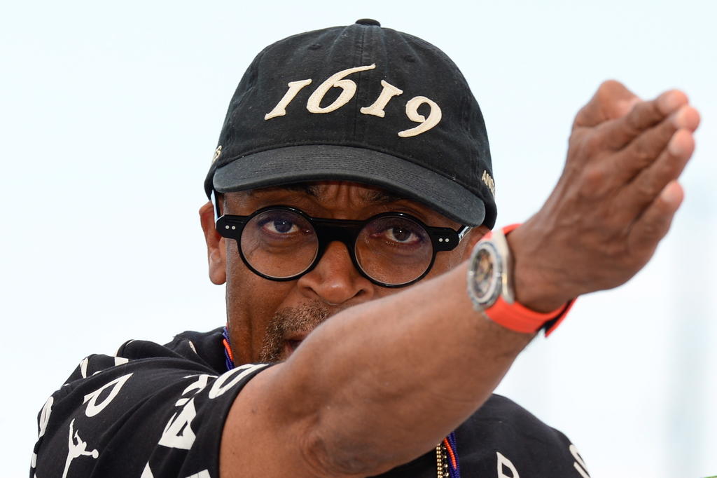Con pocas ganas de hablar llegó hoy Spike Lee a la rueda de prensa del jurado de Cannes que preside, pero tuvo tiempo para denunciar que la población negra sigue siendo 'cazada como animales' y que vivimos en un mundo 'dirigido por gángsters'.  (ESPECIAL) 