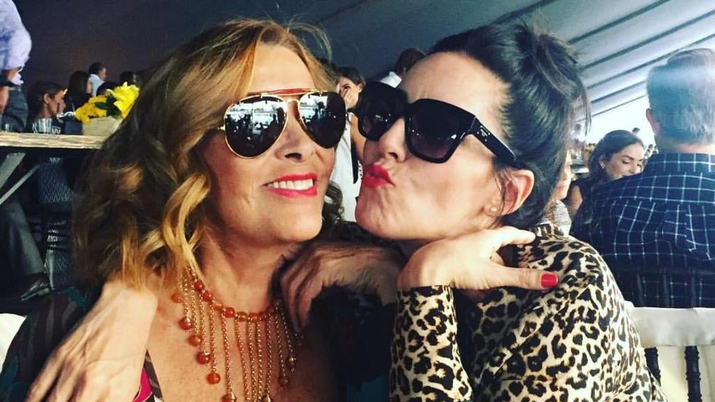 Sylvia Pasquel y Stephanie Salas parecen haber disfrutado de una escapada entre madre e hija en Durango.  (ESPECIAL) 