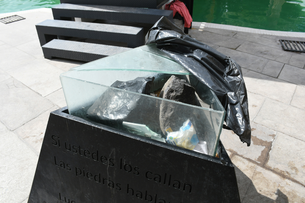 El Memorial de Personas Desaparecidas fue vandalizado en recientes días; quebraron el vidrio de los llamados 'testigos mudos'. (FERNANDO COMPEÁN)