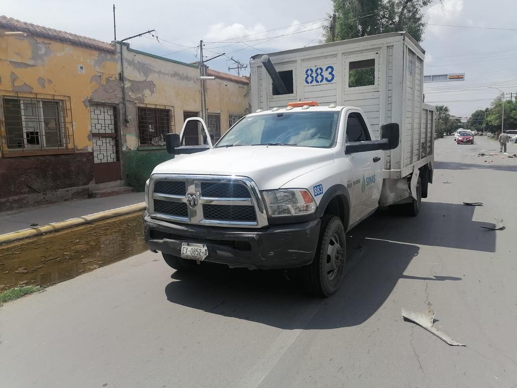 El chofer no respetó el rojo que le marcaba el semáforo y se atravesó al paso del motociclista, que circulaba de oriente a poniente por dicha avenida. (EL SIGLO DE TORREÓN)