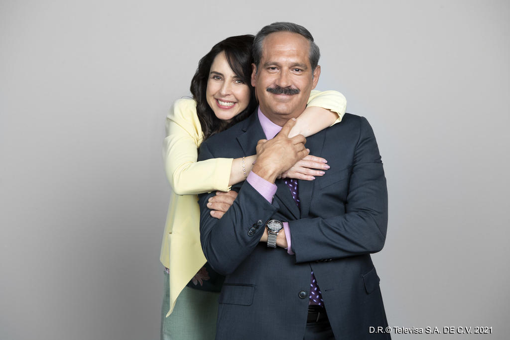 La nueva versión de Doctor Cándido Pérez se presentó hoy desde los foros de Televisa con la presencia de sus protagonistas y el productor Pedro Ortiz de Pinedo. (CORTESÍA)
