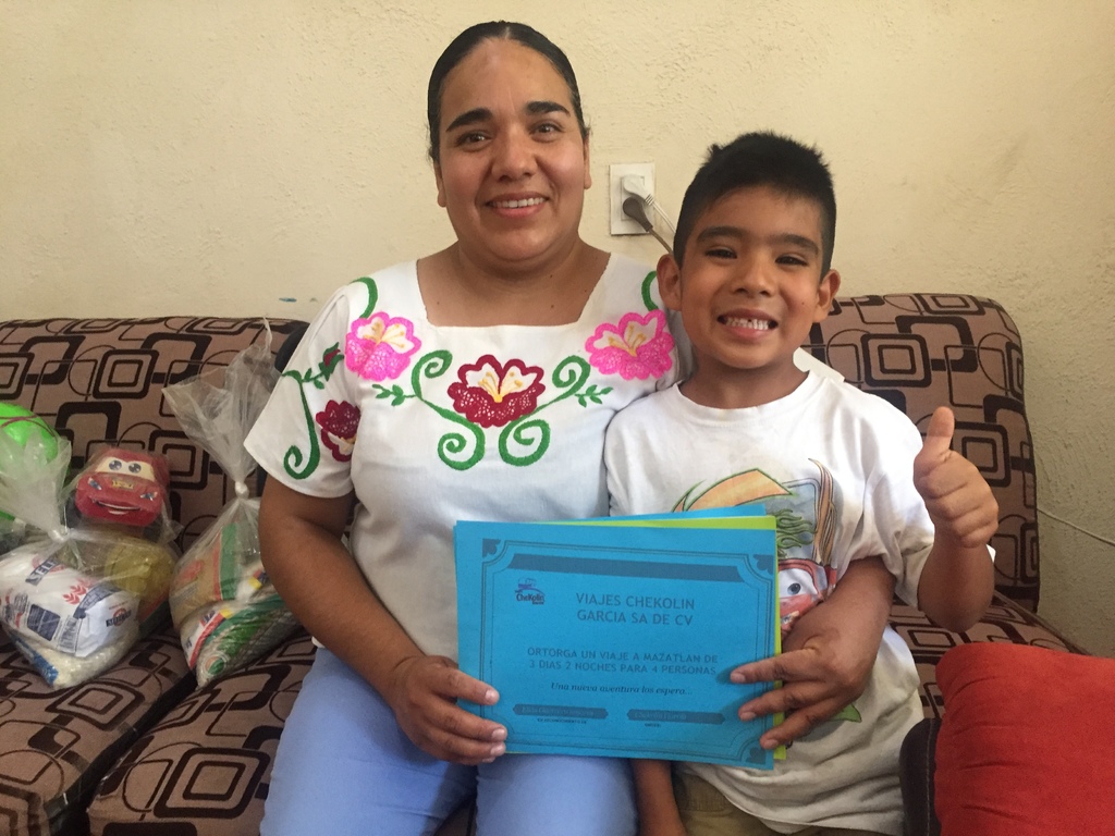 Ada y su hijo Elías se dijeron contentos con todas las muestras de cariño que han recibido. (GUADALUPE MIRANDA)