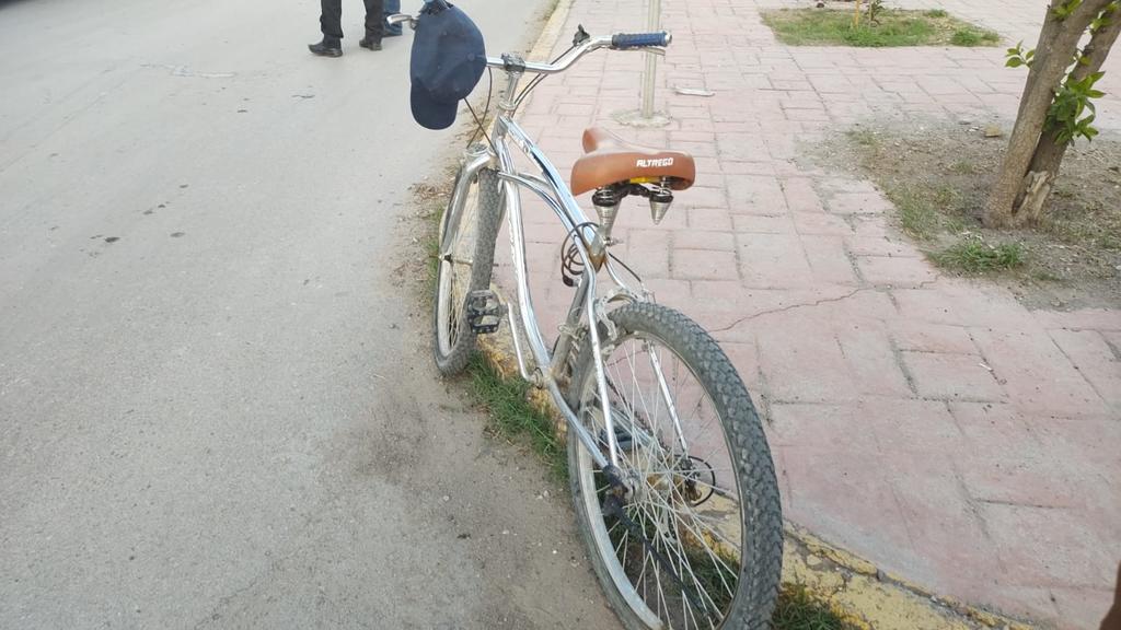 El hombre identificado como Antonio de 48 años de edad, viajaba de oriente a poniente sobre el bulevar México a bordo de una bicicleta marca Goray, color Plata. (EL SIGLO DE TORREÓN)