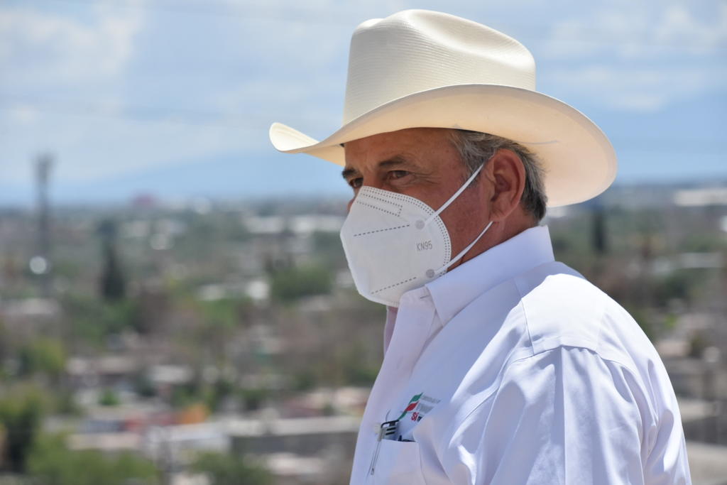 José Francisco Luna Rodríguez, director de Obras Públicas de Ciudad Frontera, informó que el proyecto es levantar el mástil para la enseña patria en el parque que está en lo alto de la loma en la calle Progreso.