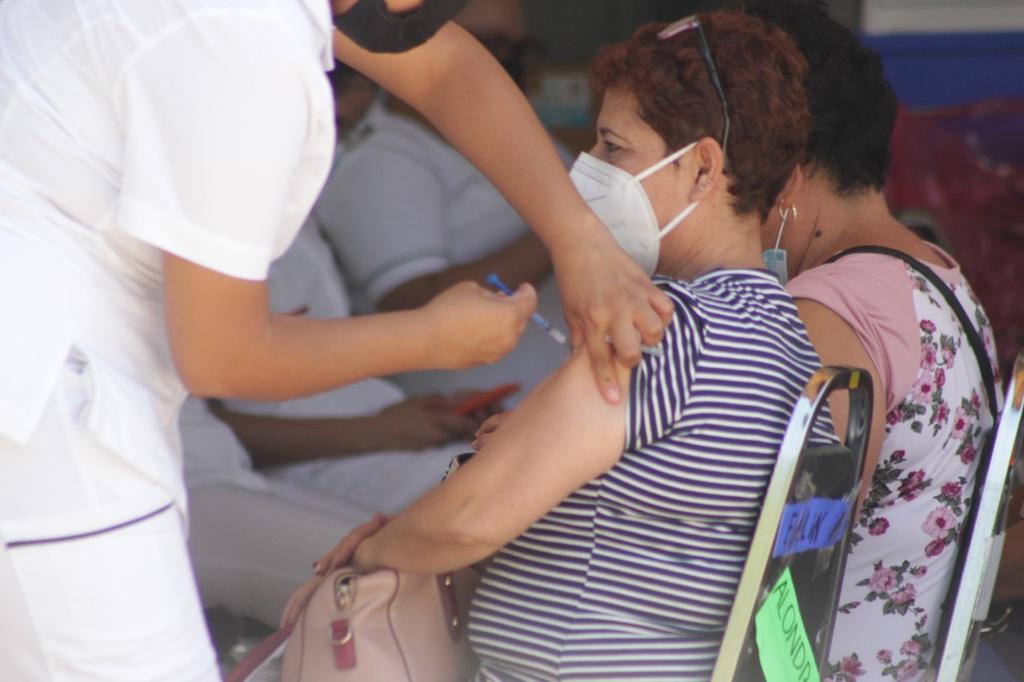 Aunque aún no hay fecha para la aplicación del biológico en el municipio de Lerdo, las personas de 18 años en adelante ya pueden efectuar el registro y obtener su folio, ingresando en el portal web los siguientes datos; CURP, entidad federativa, municipio, código postal, teléfono y correo electrónico de contacto. (ARCHIVO)