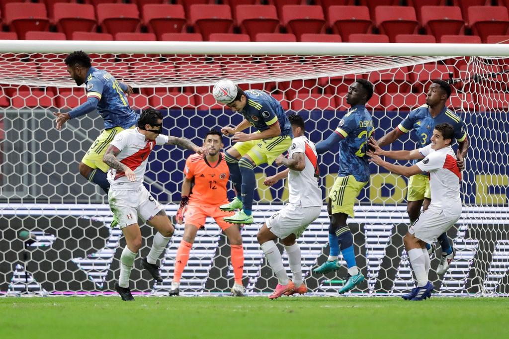 Dos goles de Luiz Diaz, el último a los 94 minutos, le dio este viernes a Colombia una victoria agónica por 3-2 sobre Perú y el tercer puesto en la edición 47 de la Copa América. (EFE)