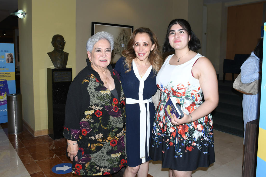 Bertha Almazán, Karina Cuevas y Daniella Arias.