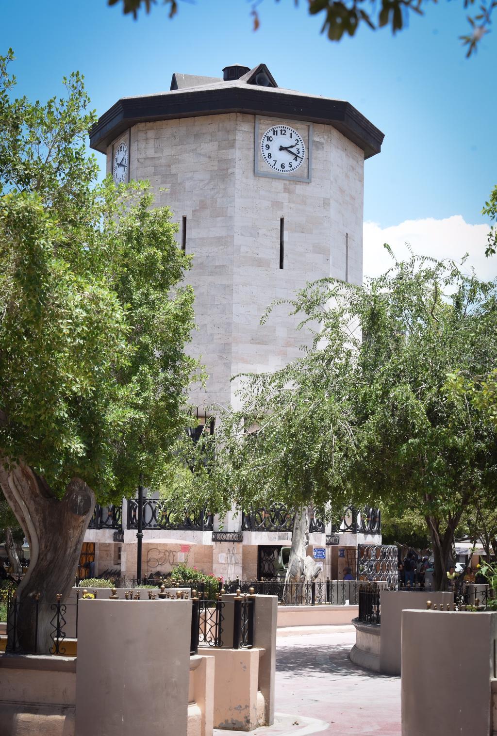 La pieza de La Filomena suena cada hora en el emblemático reloj ubicado en la Plaza de Armas. (EL SIGLO DE TORREÓN)
