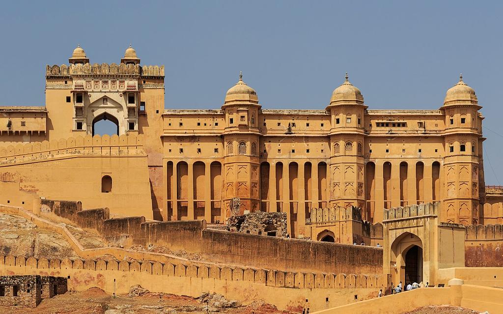El rayo impactó en una torre del complejo palaciego Fuerte Amber, en India. (INTERNET)