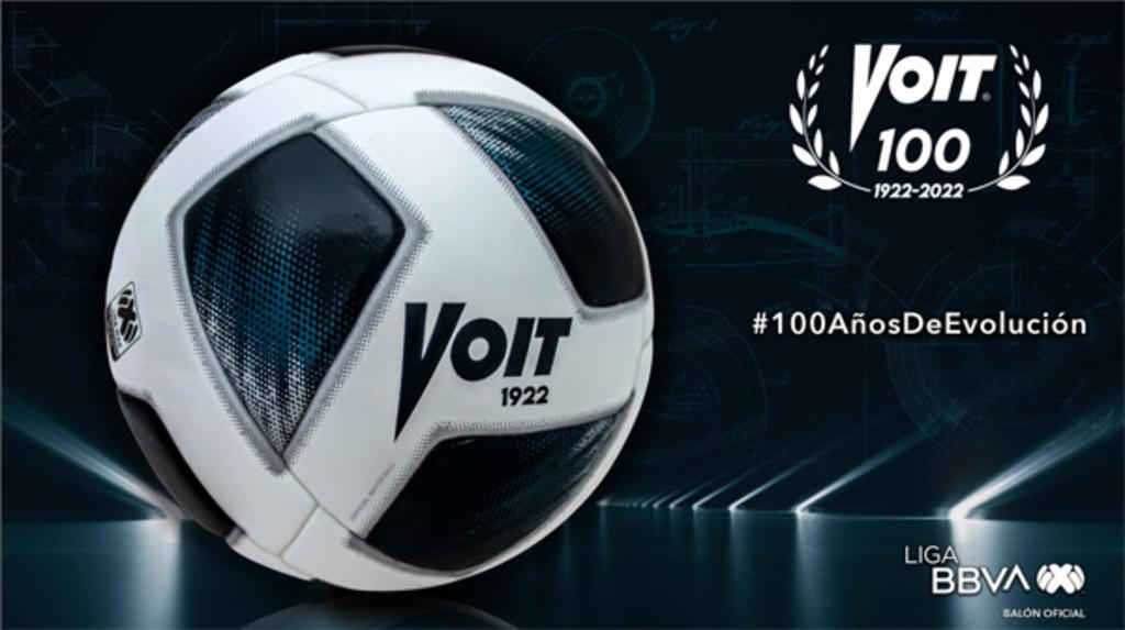 Mikel Arriola, Presidente Ejecutivo de la Liga MX y Carlos Manrique, Director General de VOIT, llevaron a cabo la presentación virtual del balón VOIT 100 años con el que se jugará el torneo Apertura 2021.  (ESPECIAL) 