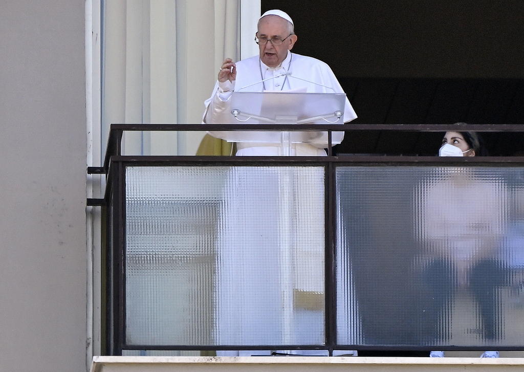 El papa Francisco visitó el martes a niños con cáncer en el hospital de Roma donde se recupera de una cirugía intestinal. El Vaticano dijo que el pontífice será dado de alta “en cuanto sea posible”. (ARCHIVO) 
