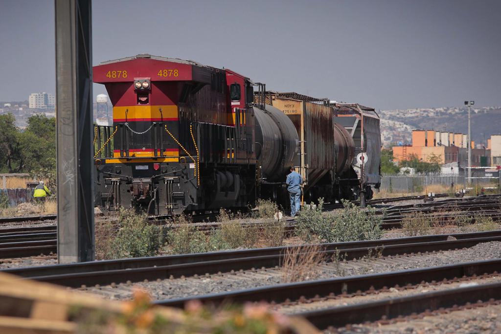 El Gobierno Federal proyectó un tren de pasajeros para aminorar el congestionamiento vial en la región sureste de Coahuila. Este tren se realizará durante el 2022 y conectará a la población de Saltillo con Ramos Arizpe, con especial énfasis en los parques industriales. (ARCHIVO)