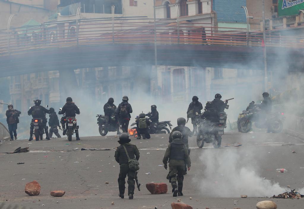 La Policía Boliviana confirmó este miércoles que en sus depósitos se encuentra parte del material antidisturbios supuestamente enviado por Argentina durante la crisis política y social de 2019, que según el Gobierno del país sirvió para apoyar un 'golpe de Estado'. (ARCHIVO)