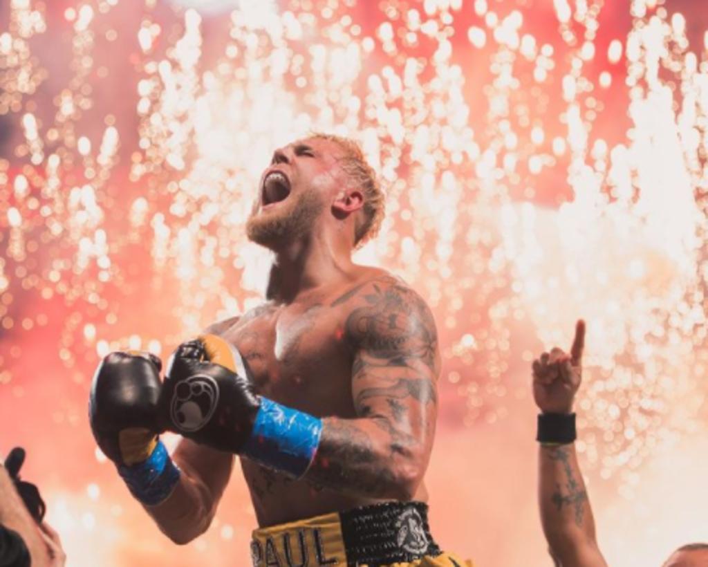 Luego del encuentro que sostuvo el boxeador Floyd Mayweather Jr. con el 'youtuber' convertido en boxeador, Logan Paul, parece ser que las peleas con la presencia de personajes de Youtube será un nueva manera de hacer pugilismo, y es que aunque su presencia en este ámbito es algo bastante controvertido, parece ser que es el futuro de este deporte, recientemente el hermano menor de Logan, Jake Paul, declaró que puede retar y hacer caer al mexicano Saúl 'Canelo' Álvarez. (ARCHIVO) 
