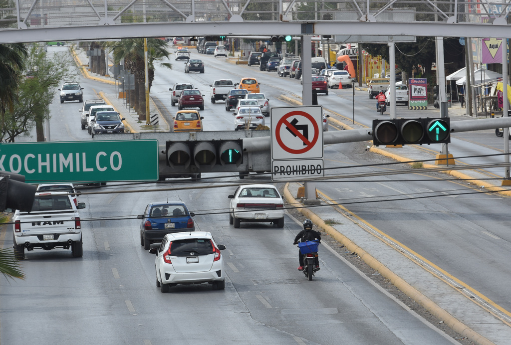Los semáforos del bulevar Revolución estarán a cargo del Organismo Regulador del Transporte Masivo del Gobierno estatal. (ARCHIVO)
