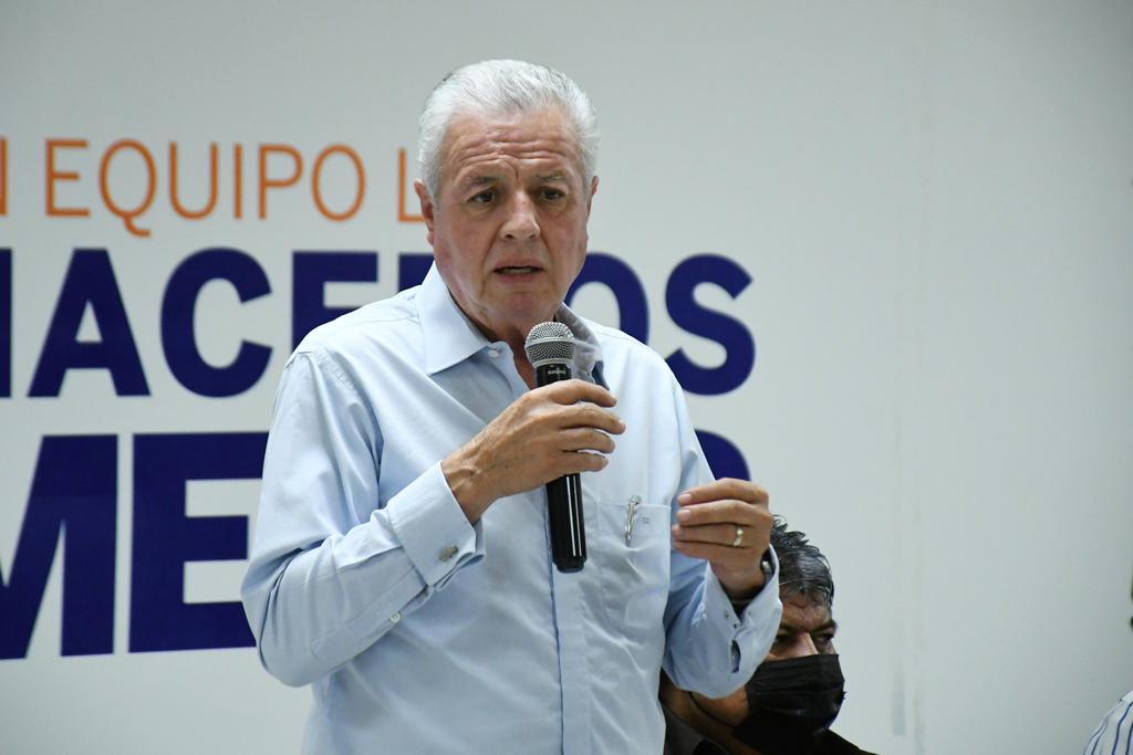 Nuevamente el alcalde de Torreón, Jorge Zermeño, criticó el hecho de que el Organismo Regulador del Transporte Masivo en Coahuila no haya entregado aún el sistema de control y sincronía de semáforos en el bulevar Revolución de Torreón, esto pese a que aún no se pone en marcha el proyecto Metrobús Laguna. (ARCHIVO) 
