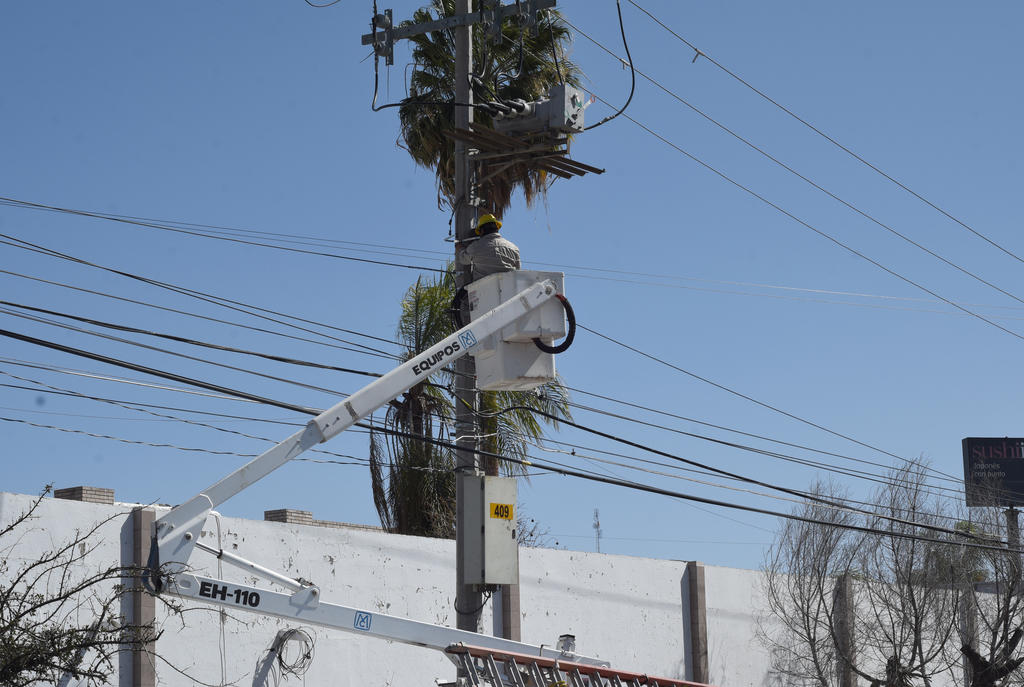 Un tribunal federal revocó las suspensiones definitivas concedidas por los jueces Juan Pablo Gómez Fierro y Rodrigo de la Peza, que mantenían frenada la entrada en vigor de la reforma eléctrica impulsada por la actual administración. (ARCHIVO)