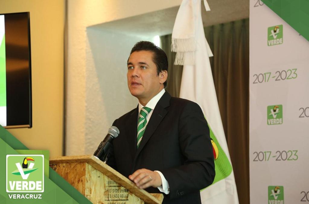  En una reunión plenaria que se desarrolló en San Luis Potosí, y con la presencia del gobernador electo de la entidad, Ricardo Gallardo; los integrantes del próximo grupo parlamentario, eligieron a Carlos Puente como su coordinador parlamentario para la 65 Legislatura. (ARCHIVO)