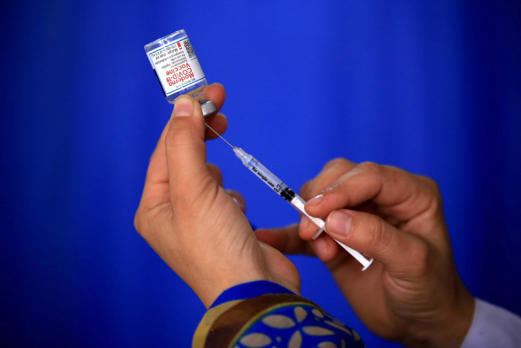  México aprobará 'muy pronto' la vacuna de la farmacéutica Moderna contra la COVID-19, la cual tiene un perfil tecnológico similar a la de Pfizer, informó este sábado el canciller mexicano Marcelo Ebrard. (ARCHIVO)