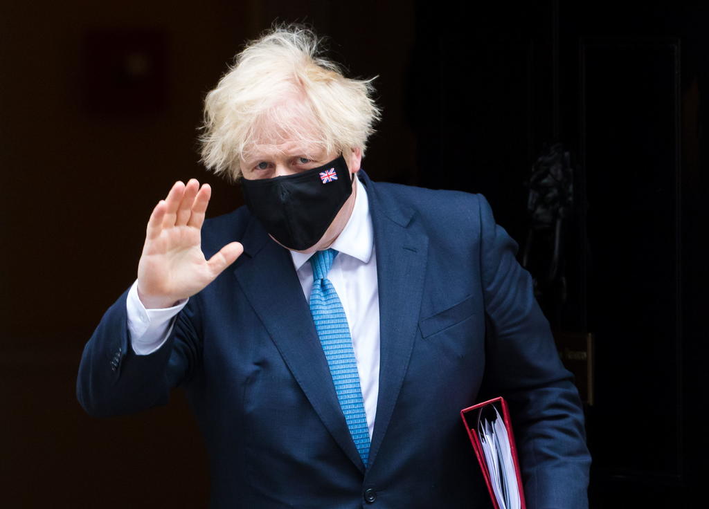 El primer ministro británico, Boris Johnson, pidió hoy a sus conciudadanos que 'por favor', sean 'cautelosos', un día antes del levantamiento, mañana, lunes, de las últimas restricciones legales por la pandemia en Inglaterra. (ARCHIVO) 
