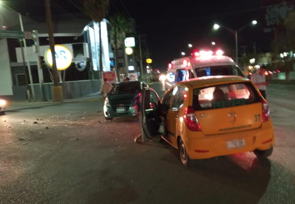 Conductor Abandona Su Vehículo Tras Chocar Contra Un Taxi En Torreón El Siglo De Torreón 5449