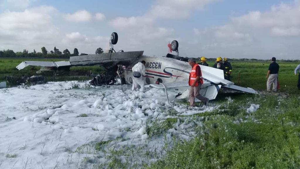 Desde San Luis Potosí a Durango realizaban el viaje en una aeronave bimotor, con matrícula N333WW, la cual a unos metros de tocar pista duranguense se desplomó. (EL SIGLO DE TORREÓN)