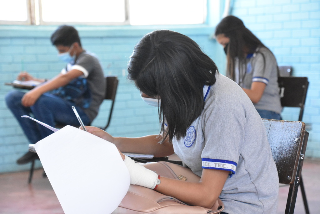 Se reducen los trámites y tiempos para la expedición de los certificados de primaria y secundaria. (ARCHIVO)