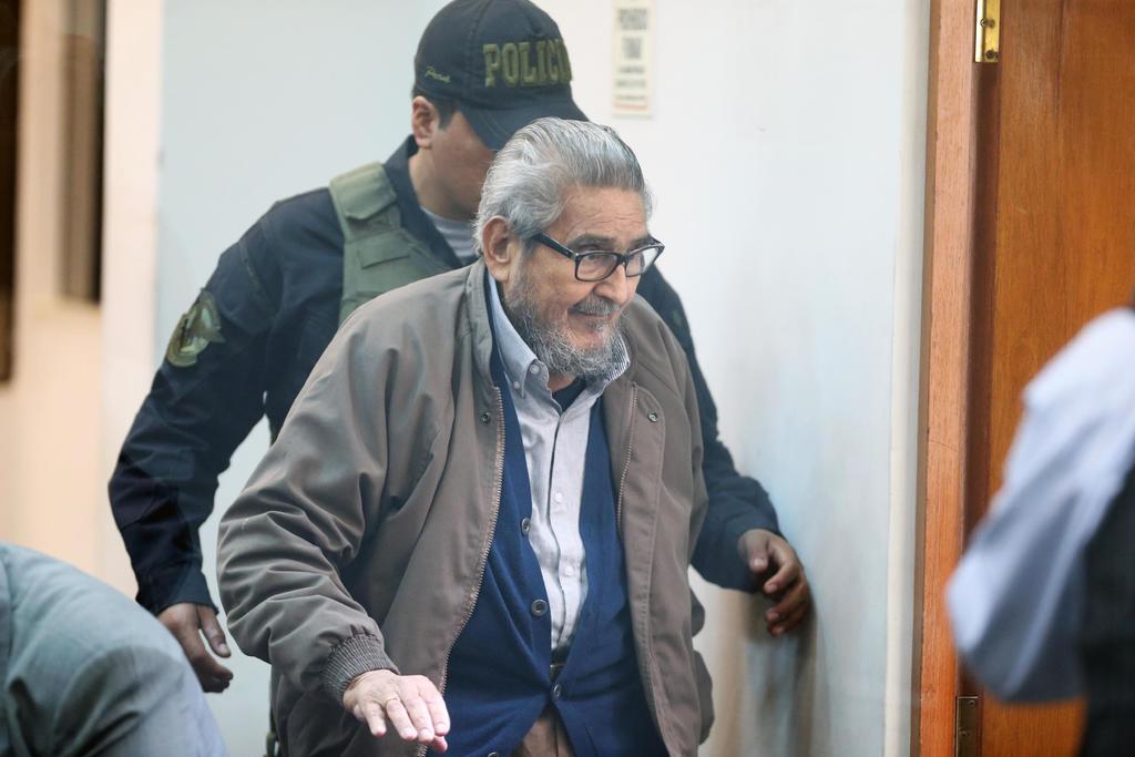 El fundador de la banda armada Sendero Luminoso, Abimael Guzmán, de 86 años de edad, fue atendido por problemas de salud en la prisión de máxima seguridad en la que cumple cadena perpetua por terrorismo, informó el Ministerio del Interior peruano. (ARCHIVO) 
