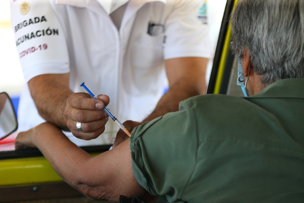 Autoridades de salud del estado de Durango laman a vacunarse por 'responsabilidad social'. (EL SIGLO DE TORREÓN) 