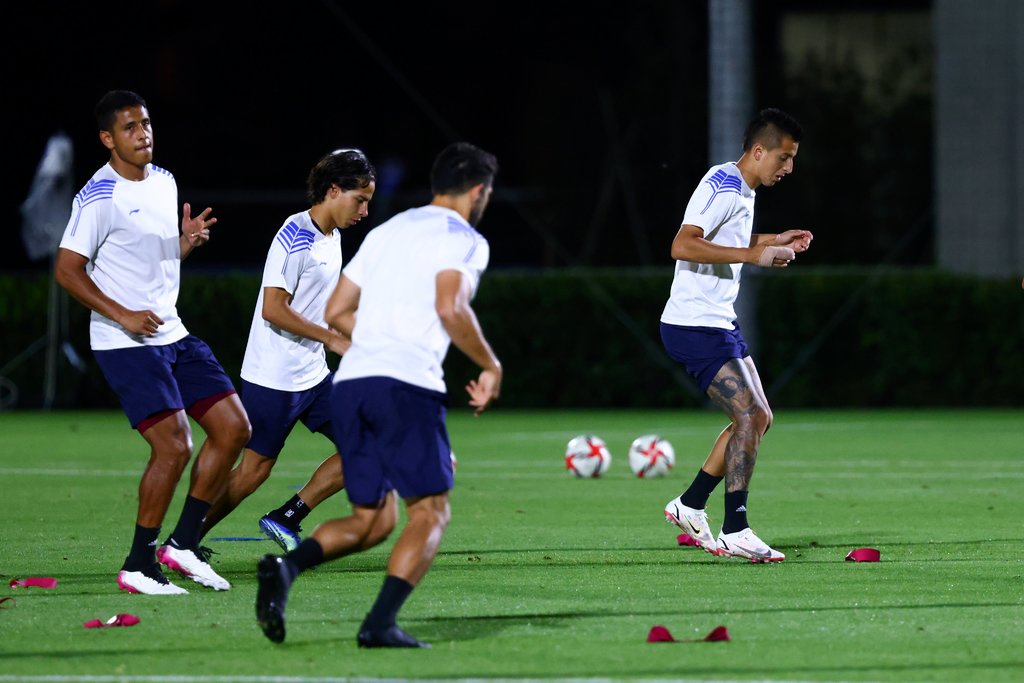 La Selección Mexicana entrenó ayer por la noche en Tokio alistándose para su debut ante la selección francesa.