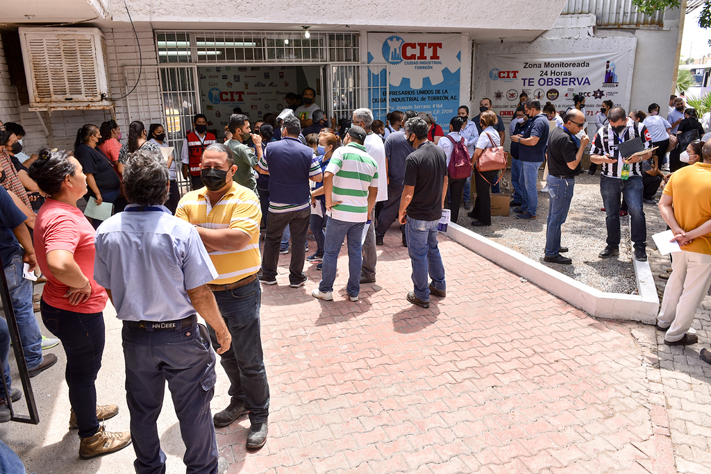 Las empresas se han sumado a la vacunación en Torreón, a fin de agilizar el proceso. Ayer comenzó a operar el módulo en CIT. (ÉRICK SOTOMAYOR)