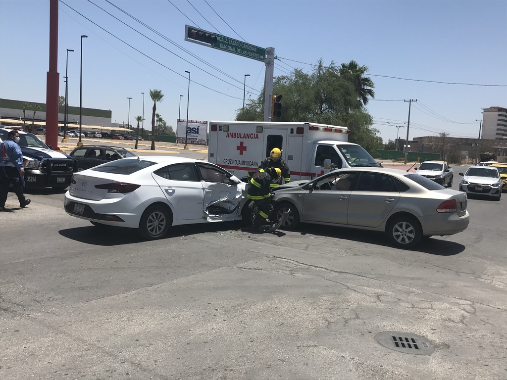 De los 336 percances registrados en el mes de junio en Torreón, en primer lugar se cuentan los choques, con 312 casos; luego, 14 atropellos, 9 volcaduras y 1 caída de una persona sin lesiones de gravedad. (ARCHIVO)