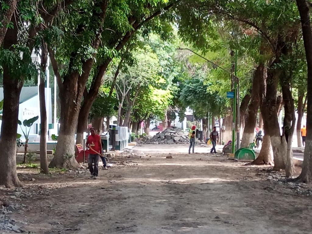 Las canchas de futbol, basquetbol y voleibol, así como el área de juegos infantiles y las barras de gimnasia, pueden seguir siendo utilizadas con normalidad, tomando en cuenta las medidas de restricción en el espacio.
(EL SIGLO DE TORREÓN)