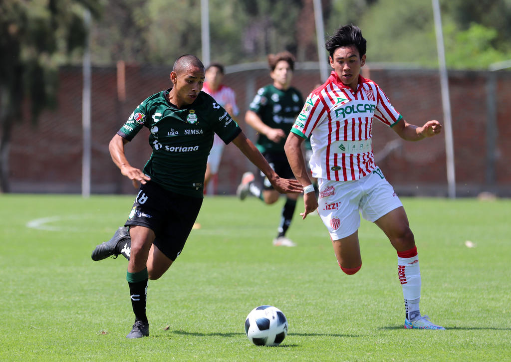 En el comienzo del Torneo Apertura 2021, el representativo Sub-18 de Santos Laguna, visitó el mediodía del viernes las instalaciones de la Casa Club de Necaxa para medirse a los Rayos, cayendo por marcador de 3-1. (ARCHIVO)
