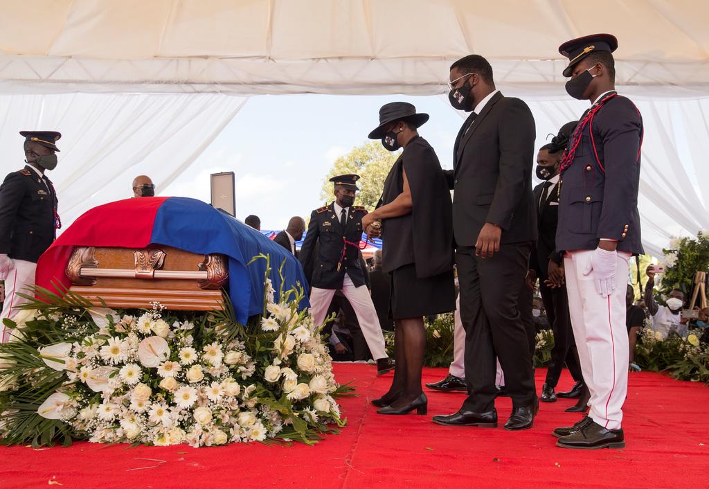 El presidente de Haití, Jovenel Moise, asesinado el 7 de julio por un grupo armado en su residencia privada de Puerto Príncipe, fue sepultado este viernes en su ciudad natal, Cap-Haitien, en el norte del empobrecido país. (EFE) 
 