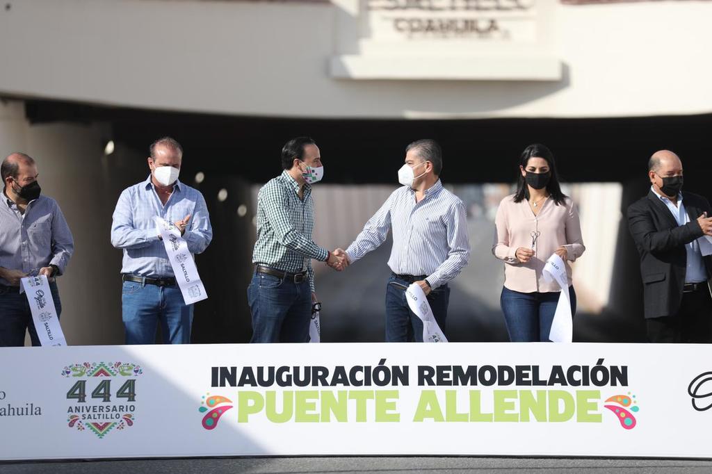 El gobernador Miguel Riquelme y el alcalde Manolo Jiménez entregaron las obras en el paso a desnivel de la calle Ignacio Allende.