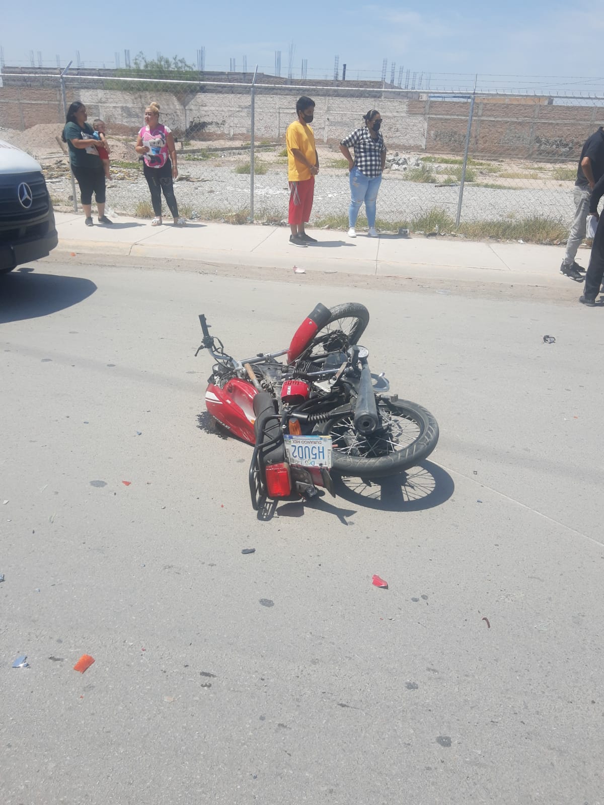 Arrolla a motociclista y conductor intenta darse a la fuga en Gómez Palacio