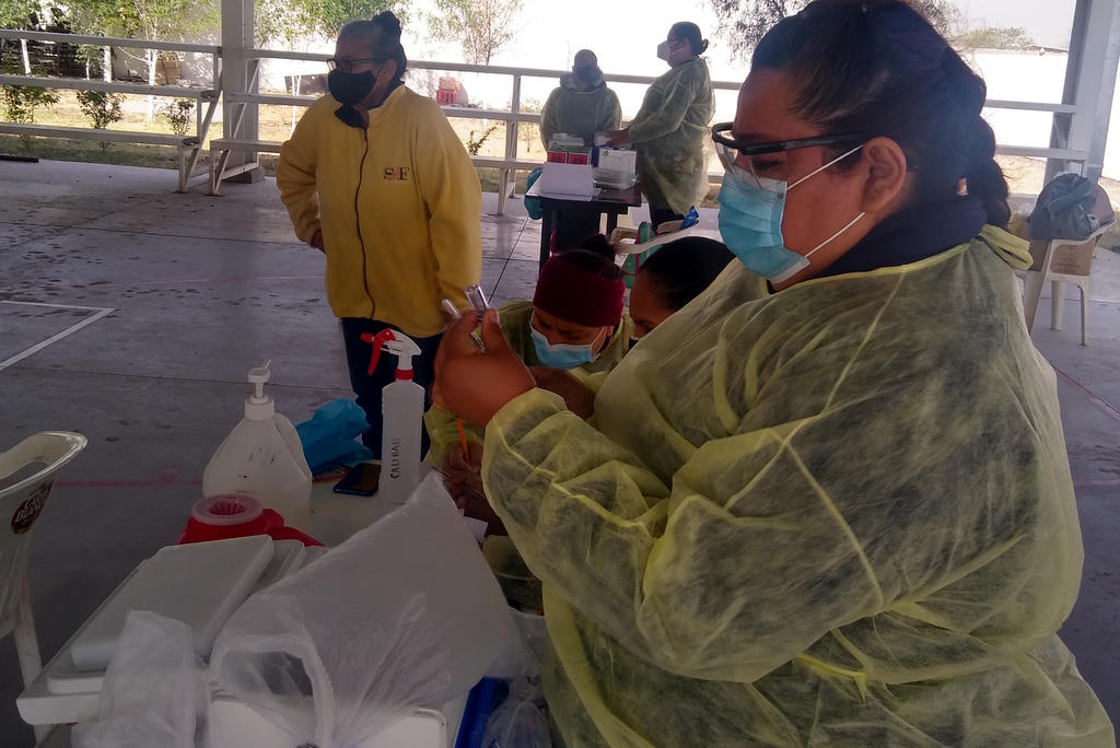 Este sábado 24 de julio, se procedió a la aplicación de la segunda dosis de la vacuna contra COVID-19 a personas de 30 a 39 años, cuya primera vacuna la recibieron el pasado 26 de junio, en el municipio de Francisco I. Madero. (ARCHIVO)