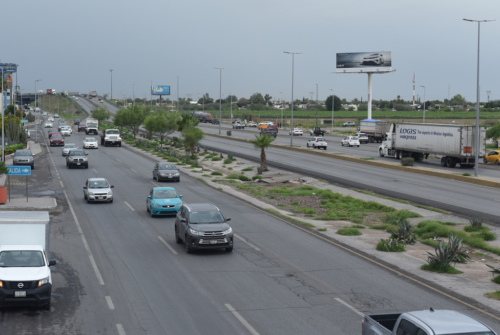 Vigilan autoridades de forma especial el periférico de Torreón, un 'punto rojo' en cuanto accidentes. (EL SIGLO DE TORREÓN)
