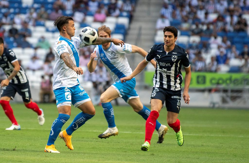 El uruguayo Christian Tabó convirtió un gol de última hora este domingo y rescató para el Puebla un empate 1-1 en casa del Monterrey del entrenador Javier Aguirre, en la primera jornada del Apertura del fútbol mexicano. (EFE) 

