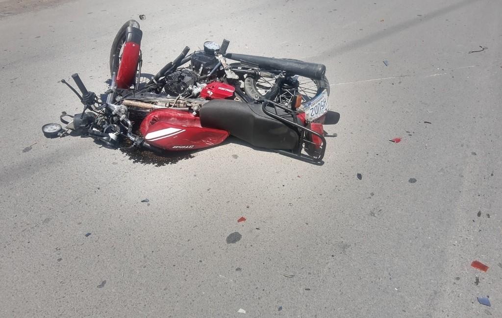El motociclista, de 50 años, perdió la vida tras ser arrollado. (EL SIGLO DE TORREÓN)
