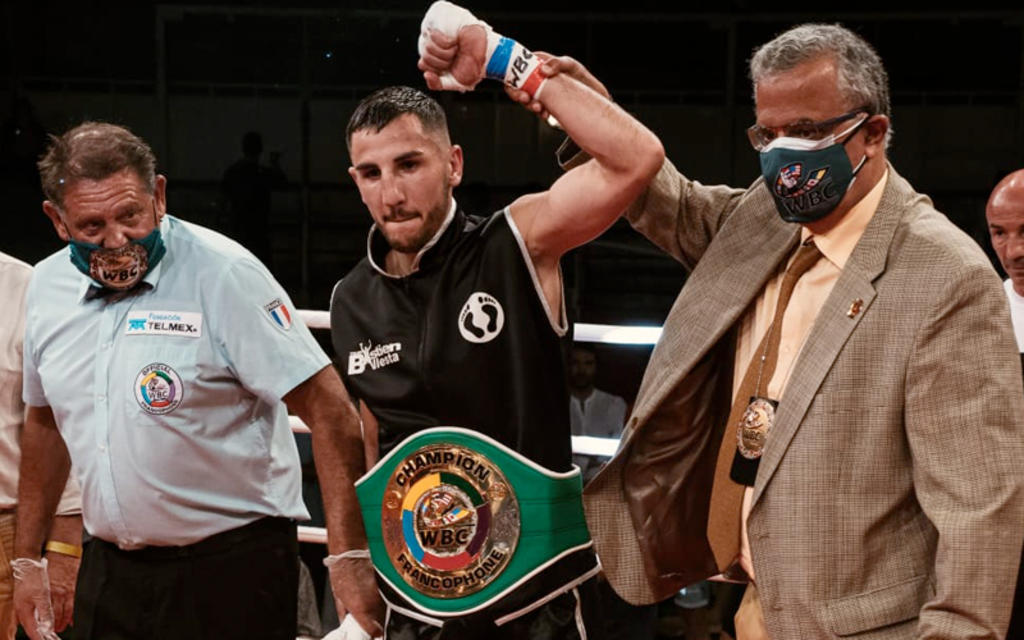 El francés Bastien Ballesta derrotó a su compatriota Hedi Slimani en la Arenes Municipales, Boujan-sur-Libron, en Francia, para coronarse campeón Superligero Francófono del Consejo Mundial de Boxeo (WBC, por sus siglas en inglés). (ESPECIAL)